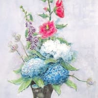 アジサイにタチアオイなど（教室にて）