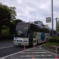 駐停車禁止の表示が出来ないものか。今度は東和観光バス。