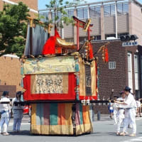 酷暑の京都　祇園祭り後祭り巡行　御池通り