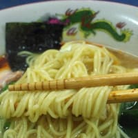 鶏煮干らぁ麺＠麺天坊　例の埼玉の名店！鶏出汁をシノワで煮干し粉に潜らせる遣り方で(#^.^#)