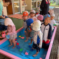 【ひよこ組・ぱんだ組】しゃぼん玉・水遊びをしたよ🫧