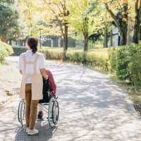 「介護保険制度創設から20年を経て考える「健康長寿社会に求められる介護システム」の在り方」」のシンポジウムに参加して
