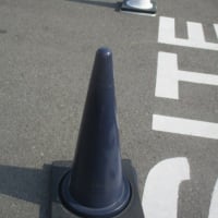 カラーコーン・・・赤色だけではありませんでした　ありふれた日常の光景の中で見落としていたこと
