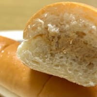 菓子パン食べ比べ→毎朝のお楽しみ(矢印のパンをご紹介)(o^^o)
