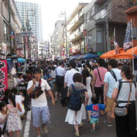 商店街の夏祭り（Summer festival of the local shopping street）
