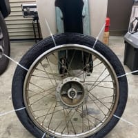 マックイーンカブのお話し・・・ヤレたボディーに新品タイヤ
