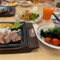 ガストの食事と、病院食。