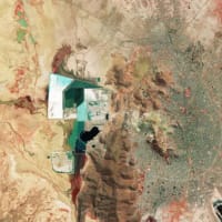 宇宙から見た地球: ボリビアの塩湖