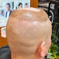 超個性的！三日月ヘアー