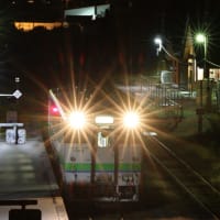 強風の中 跨線橋から