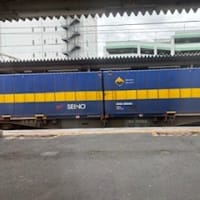 貨物と回送列車