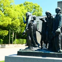 国立西洋美術館の前庭に展示の「カレーの市民」などロダンの彫刻作品　on　2025-6-5