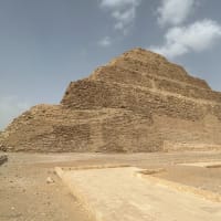 エジプト5日め-4 ＜最古のピラミッドとル・メリディアンのラウンジ＞