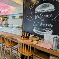 祝オープン8周年!! 「シエル・アムール 西台」"辻ちゃんゆかりのお店で、見た目も味も楽しめる 目玉チーズバーガーセット"