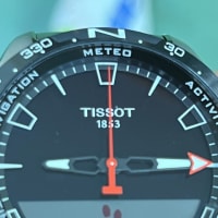 TISSOTのハイブリッドスマートウオッチ T-タッチコネクトソーラー 