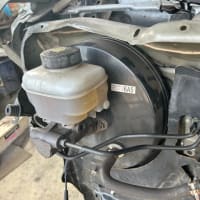 トヨタ　ハイエースバン　フロント廻り修理