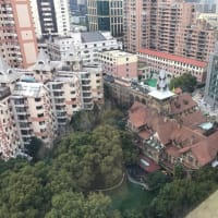 黄砂降る街を行き交ふ黒マスク