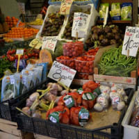 ヴェネツイア　魚市場　と　野菜・果物市場