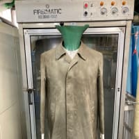 クリーニングの仕事もしてます。(笑)今回はコートに付いた血液の除去です。