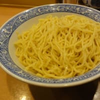 目的店の「迂直」は行列が長いので諦め「中華そば青葉」へ行きました！