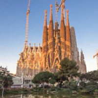 ２０２６年に、スペインのバルセロナにあるサグラダ・ファミリア完成する