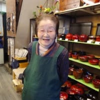 今回の「我が街の福ちゃん」は神楽坂の「山下漆器店」山下弘子さんです
