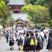 穀雨の候【旗上弁財天社】鎌倉は街中に修学旅行生が溢れています