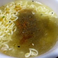 半夏生の葉っぱに紅シジミ蝶