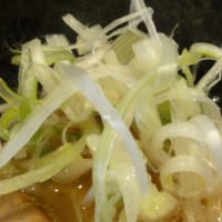 中華そばのスープに上手く生姜を組み込んだ！メリハリの有る平打ち麺！