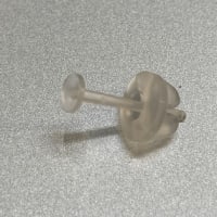 ピアスの穴が塞がった？痛くて入らない！