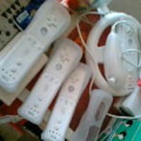 謎のリモコン4個セット。