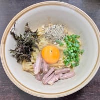 今日のお昼は煮干しの油そば！