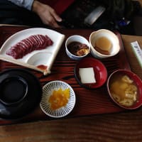 桜と言えば馬刺し。馬刺しと言えば福島県会津の坂下では辛子ニンニク味噌でいただくと言う