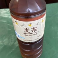 朝ウォーキングの風景。令和7年6月18日。2軒隣の新店が同系の店ww