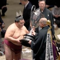 相撲 101番 『御嶽海 三度目の優勝で、大関昇進確定』