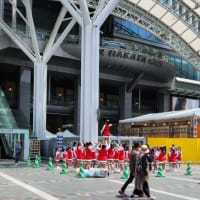こどもの日の博多駅前