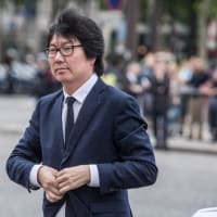 フランス　韓国系上院議員　性的暴行で告発される
