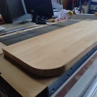 カウンターテーブルを作ってみようかと・・・・・・。