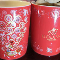 ゴディバの赤いキャンペーンマグカップ
