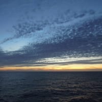 2016年小笠原村硫黄島慰霊墓参（４２２）小笠原丸で硫黄島を周回（１３３）日没直後の太平洋と雲