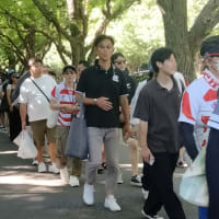 秩父宮ラグビーでチラシ配り