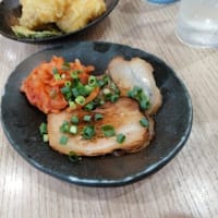 |M3419|宮崎空港ビル３F『萩の茶屋』で早めの夕食。レモンチューハイ＆鶏天おろし＆キムチチャーシューで開始し、冷やし平兵衛酢（へべす）そばが抜群にうまかった！