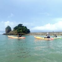 航路で大浦湾に入るガット船・砂利採取運搬船に抗議