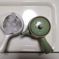 ペットボトルに冷たいお茶を