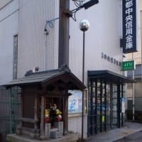 白川通の飛び出し地蔵さん