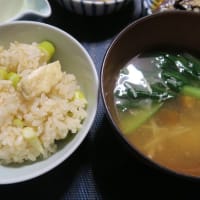 タケノコご飯と煮物と味噌汁、季節の味。