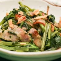 2025.05.28の夜のおつまみ　ラディッシュの葉っぱとベーコンのバターソテー