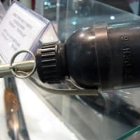 通常兵器→化学・生物兵器→戦術核兵器→戦略核兵器