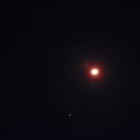 月と木星が並んでいます。