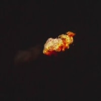 北朝鮮：新型ロケットの1段目が空中爆発して失敗